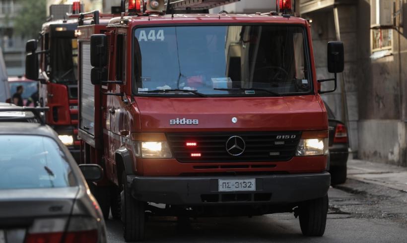 Μητροπόλεως: Φωτιά στο κέντρο της Αθήνας